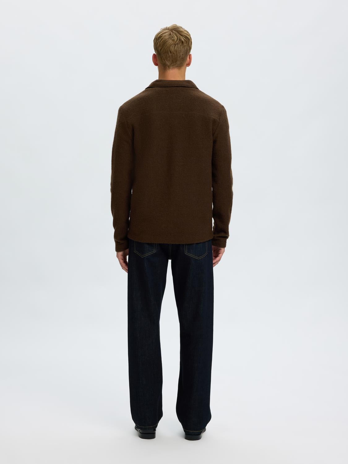 model_shot-back
